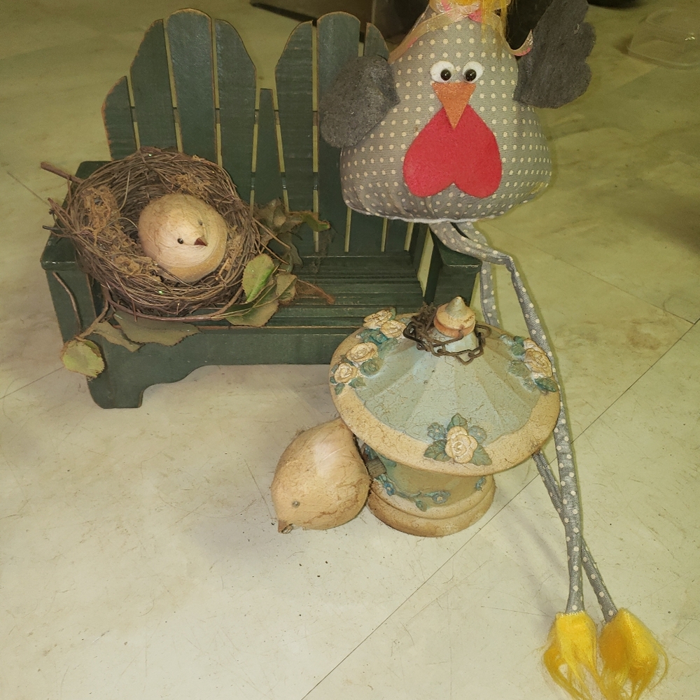 Bird and bench decor